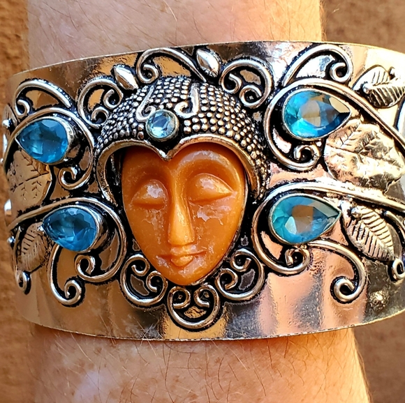New Oversized Carved Goddess Face Blue Quartz 925 Silver Bracelet. - Picture 9 of 12